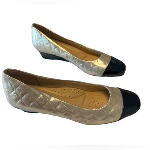 NWOB Trotters Langley Wedge Dress Pump Metallic Gold/Black 6.5N